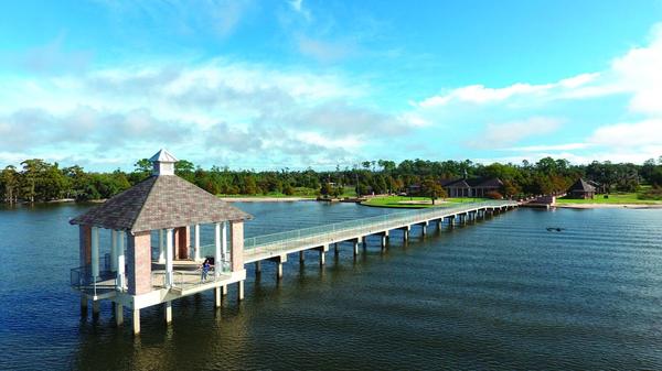 Pier and gazebo over Lake Pontchartrain at Fontainebleau State Park